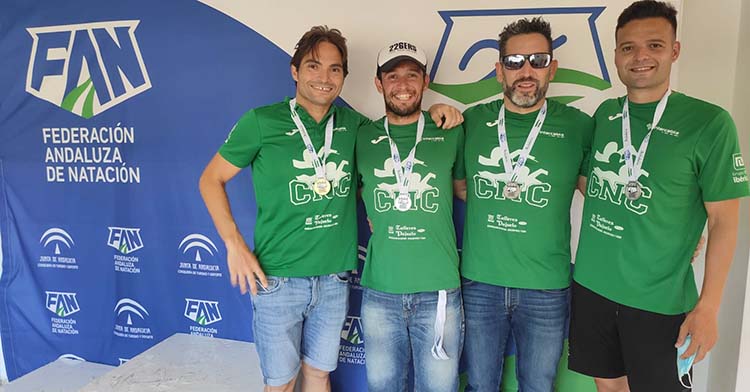 Cuatro representantes del Club Natación Córdoba.