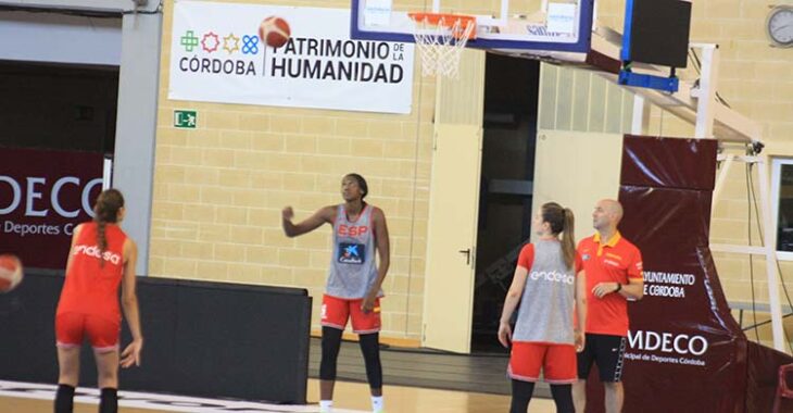 Las jugadoras de la Selección Española de Baloncesto entrenando esta tarde en Vista Alegre.