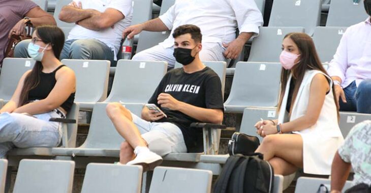 Luismi fue uno de los pocos jugadores que asistió a la presentación de las nuevas camisetas como aficionado en la grada.