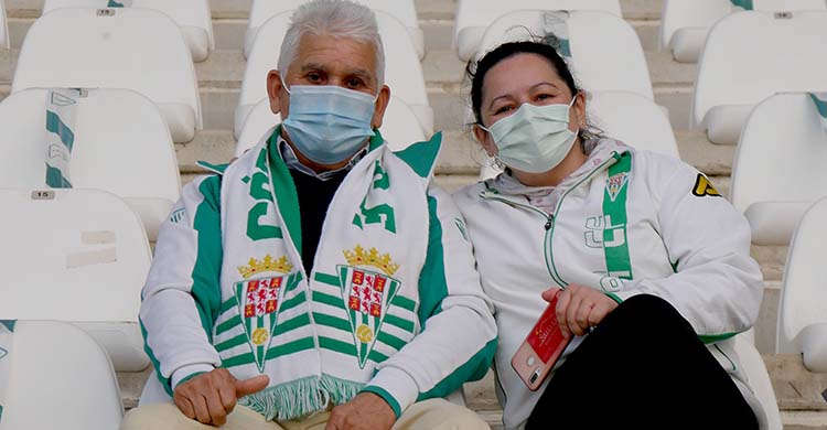 Una pareja de veteranos cordobesistas en El Arcángel.Una pareja de veteranos cordobesistas en El Arcángel.