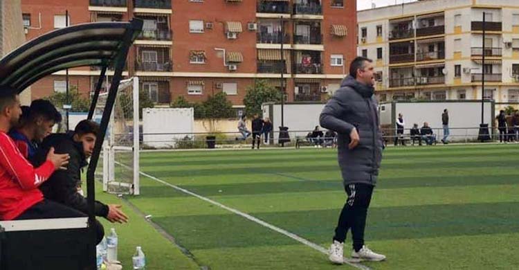 Alberto Fernández en un partido con el juvenil del Pozoblanco.