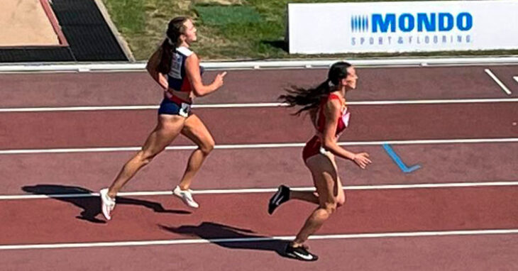 Carmen Avilés casi en la llegada a meta en una de sus carreras de este jueves en Estonia. Foto: RFEA