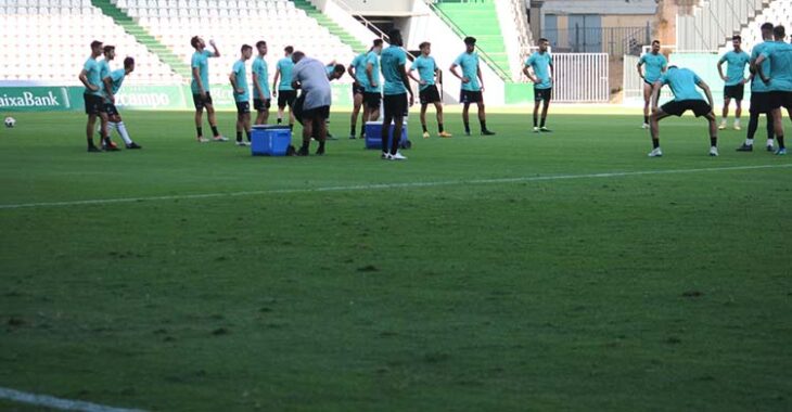 El césped de El Arcángel comienza a levantarse con la acumulación de entrenamientos.