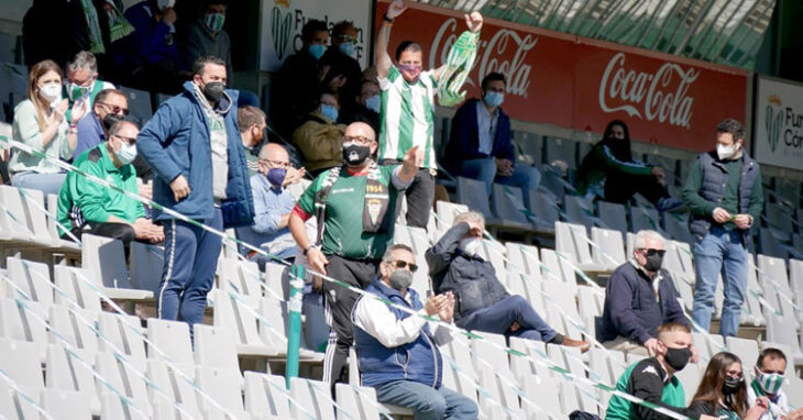 Seguidores cordobesistas en un duelo matinal en El Arcángel. Foto: CCF