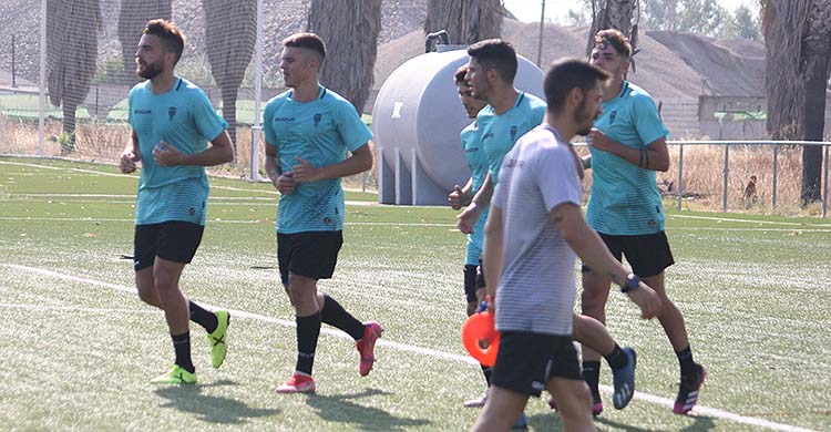 Juan Luna y Fran Gómez haciendo carrera continua junto a varios compañeros.