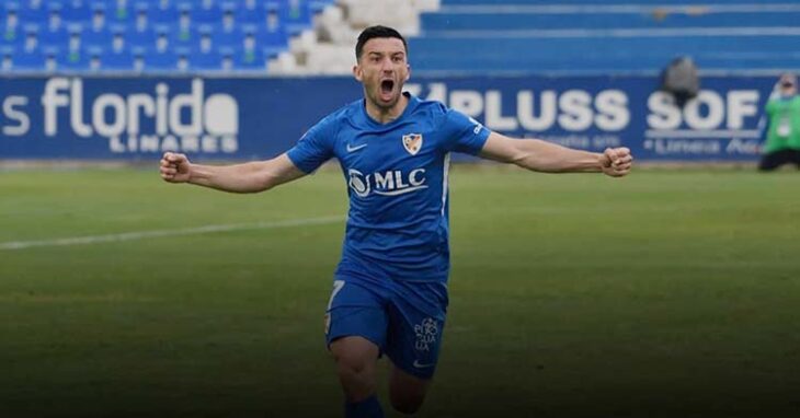 Hugo Díaz uso una imagen suya celebrando un gol con el Linares para explicar los motivos de su pretendida salida para fichar por el Córdoba CF.