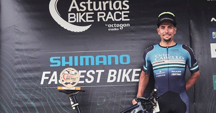 Miguel Muñoz en el podio en Asturias