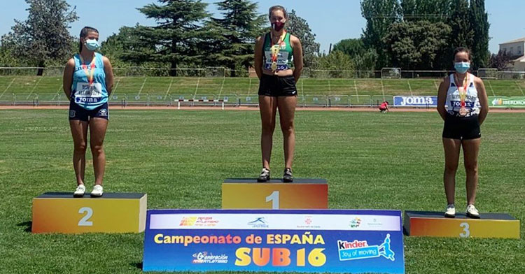 El podio sub16 de lanzamiento de martillo, con Miriam Ramírez (Virgen del Castillo) en el tercer puesto. Foto: RFEA