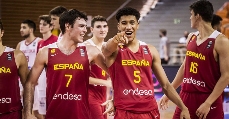 Pablo Tamba haciendo un gesto a la cámara. Foto: FIBA.com
