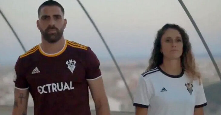 Rafa Gálvez fue el elegido para presentar las nuevas camisetas del Albacete. Foto: Aupa Alba
