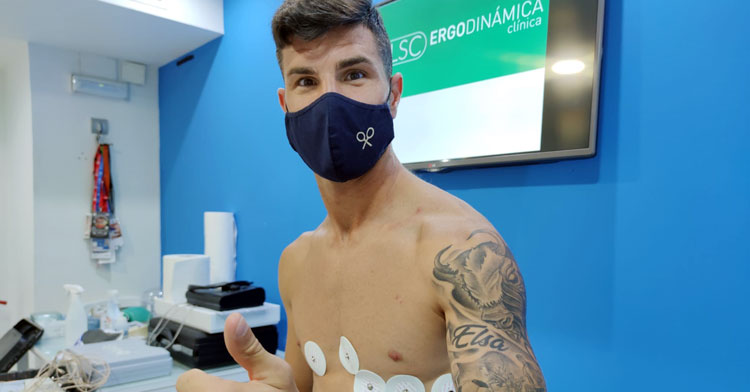 Willy pasando sus test médicos este jueves. Foto: CCF