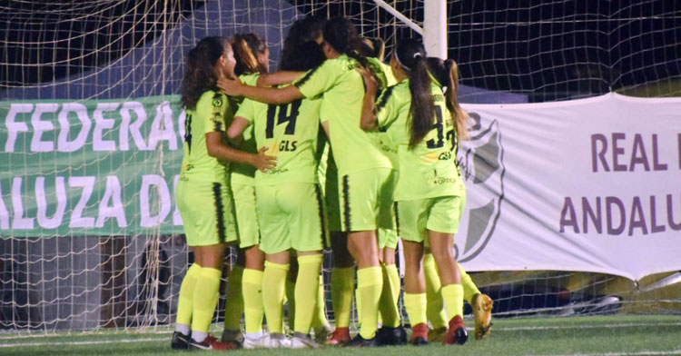 Las jugadoras del Pozoalbense celebrando su gol. Foto: RFAF