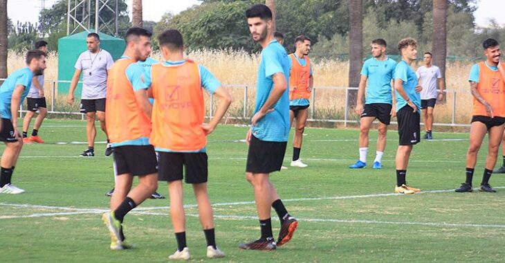 Ricardo Visus despartiendo con Viedma y Carlos Puga.