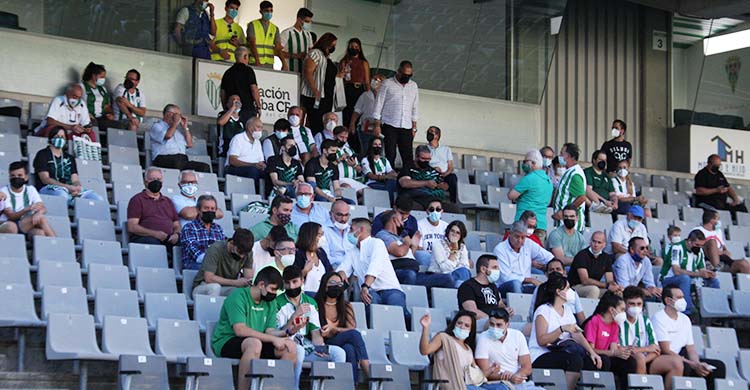 Aficionados del Córdoba en El Arcángel el pasado domingo. Autor: Paco Jiménez