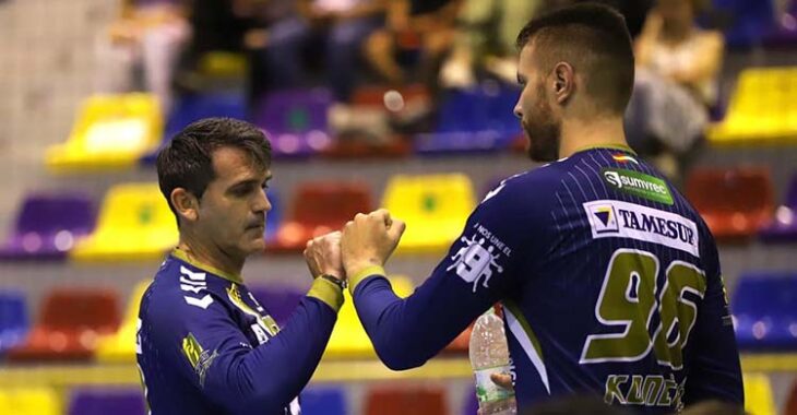 Porteros. Álvaro de Hita estrechando su mano al meta esloveno Konecny.