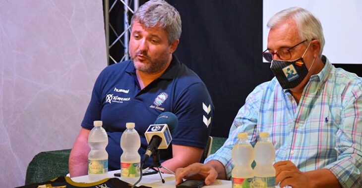 Paco Bustos junto al presiente, Mariano Jiménez, durante esta semana de una de las presentaciones de sus fichajes.