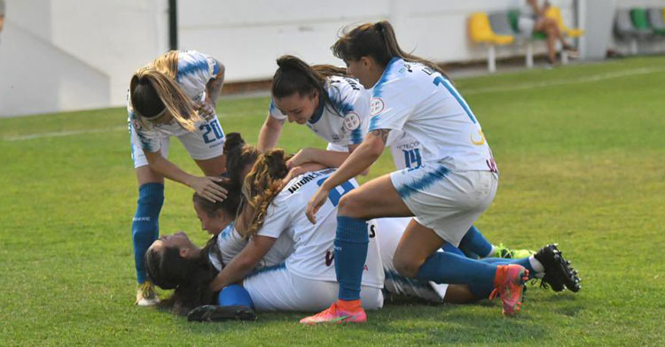 Las jugadoras pozoalbenses celebrando uno de sus tantos. Foto: CD Pozoalbense