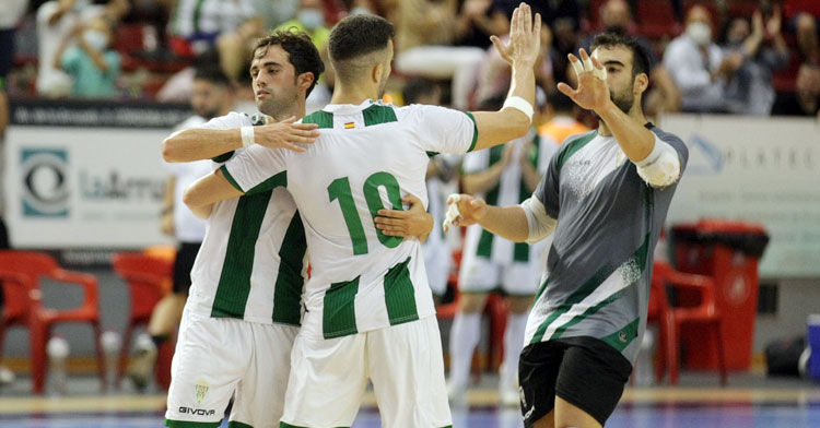 Saura celebrando uno de sus goles antes de marcharse lesionado. Foto: Córdoba Futsal