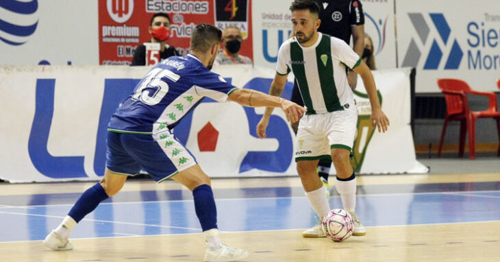 Jesulito tratando de inventar ante un bético. Foto: Córdoba Futsal