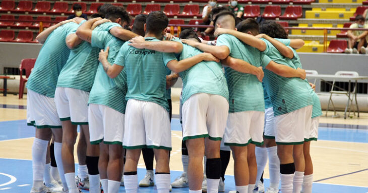 Los jugadores del Córdoba Patrimonio haciendo piña. Foto: Córdoba Futsal