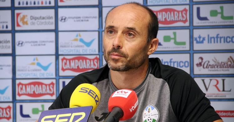 Dimas Carrasco, entrenador del Ciudad de Lucena, en su rueda de prensa. Foto: Ciudad de Lucena