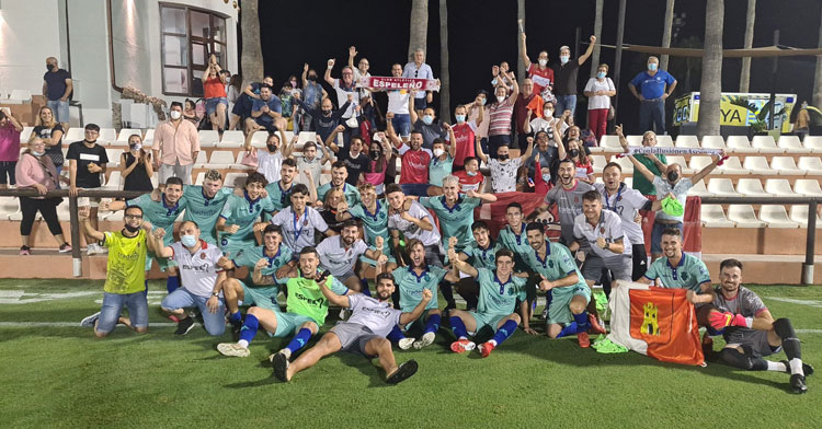 La foto de familia final del equipo de Juan Carlos Quero. Foto: Atlético Espeleño