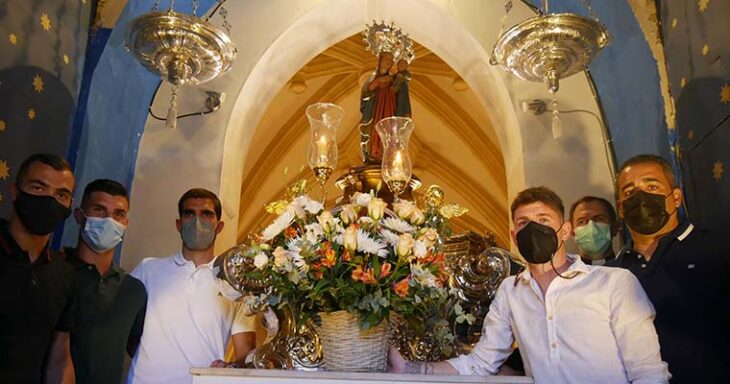 Los cuatro capitanes y Germán Crespo en la ofrenda a La Fuensanta.