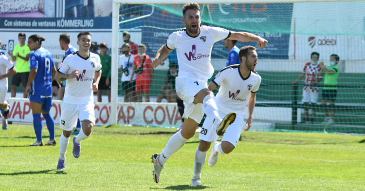 La celebración del tanto de Carlos Moreno. Foto: CD Pozoblanco