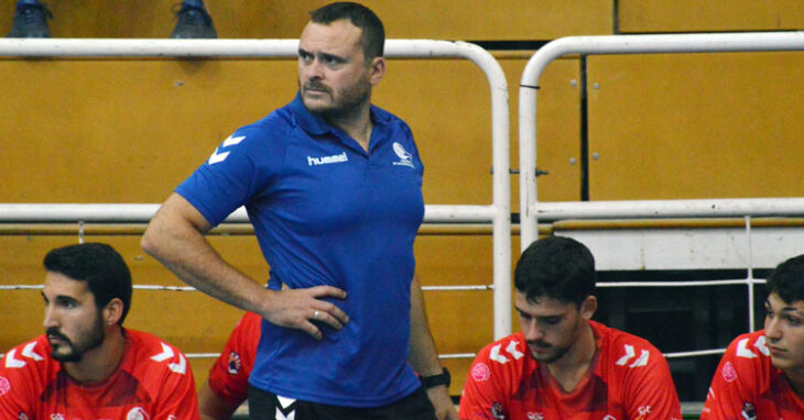 Jesús Escribano, con gesto contrariado, durante un amistoso de esta pretemporada. Foto: CBM