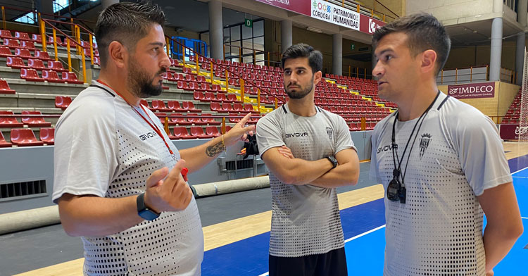 Josan González junto a sus colaboradores. Foto: Córdoba Futsal