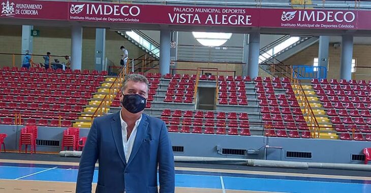 Manuel Torrejimeno sobre la pista del Vista Alegre.