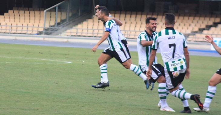 Miguel de las Cuevas salió disparado hacia el banquillo tras marcar el gol del empate.