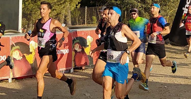 Varios runners acometiendo los primeros metros de la I Córdoba Trail.