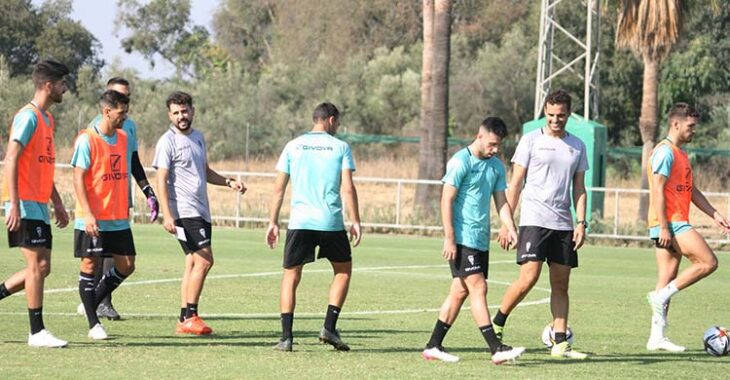 Carlos Puga, José Ruiz, Visus y José Alonso junto a Sebas a la conclusión del entrenamiento sin Javi Flores en tres cuartas partes del mismo.