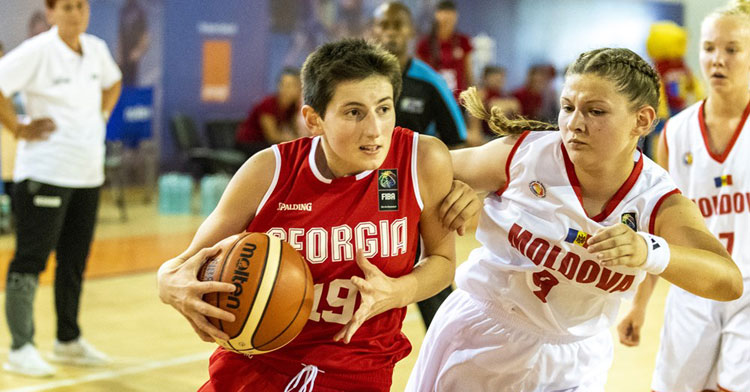 Tamar Papuashvili, de rojo, en un partido con Georgia