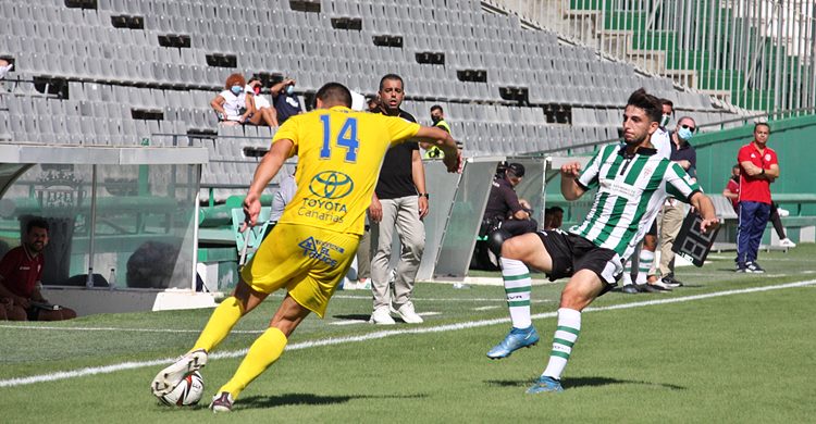 Christian Delgado presionando a un rival. Autor: Paco Jiménez