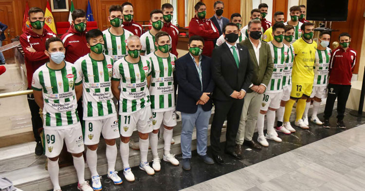 Una de las imágenes de la recepción del Ayuntamiento al Córdoba Patrimonio. Foto: Córdoba Futsal