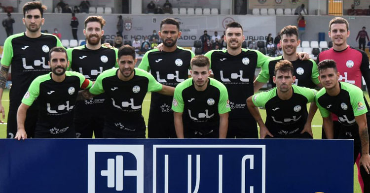 El once con los lucentinos saltaron al césped del Murube. Foto: Ciudad de Lucena
