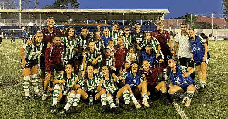 Felicidad. Las cordobesistas tras clasificarse en Aldaia. Foto: @CordobaFemenino