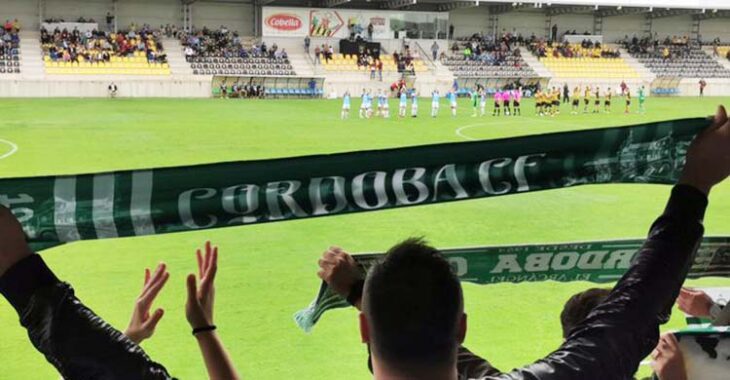 El cordobesismo en el Ciudad de Lepe en la salida al terreno de juego del Córdoba y el San RoqueEl cordobesismo en el Ciudad de Lepe en la salida al terreno de juego del Córdoba y el San Roque