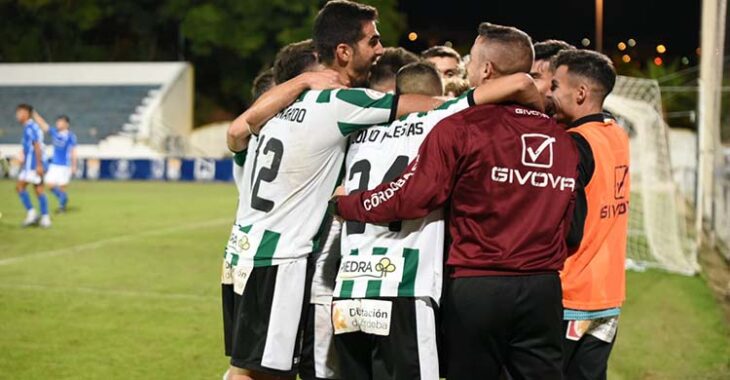 Los cordobesistas celebrando el gol que abría el pase a la Copa del Rey y a las semifinales de la RFEF