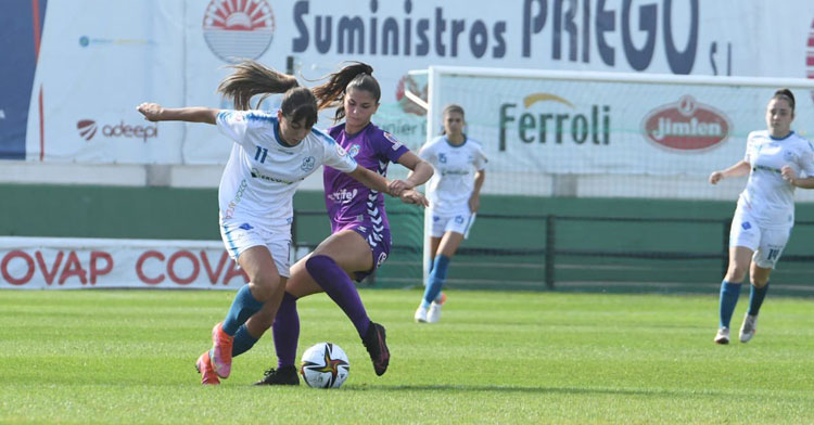 Laura Fernández peleando con una rival tinerfeñista. Foto: CD Pozoalbense