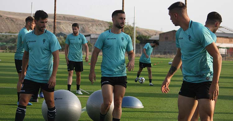 Omar Perdomo, Willy y Adrián Fuentes ejercitándose en la Ciudad Deportiva.