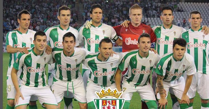 Charles, arriba a la derecha junto a Alberto García, en uno de aquellos inolvidables onces de la temporada 2011-12.
