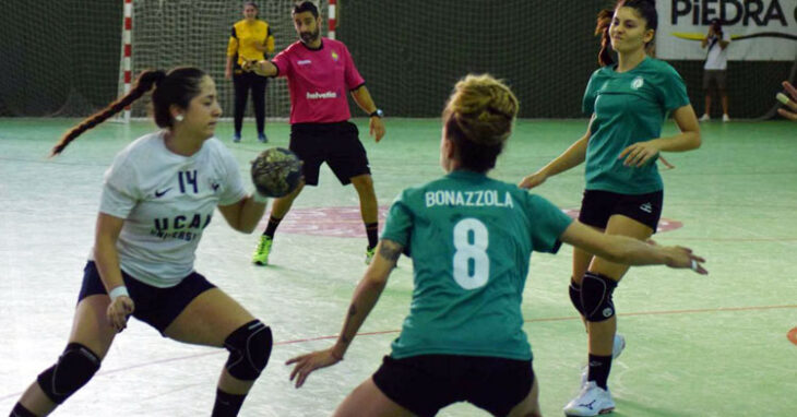 El Itea Córdoba trabajando en defensa en el choque contra el UCAM. Foto: adesalcordoba.es