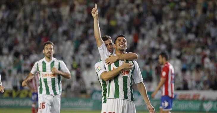 Carlos Caballero dedicando un gol a su padre.