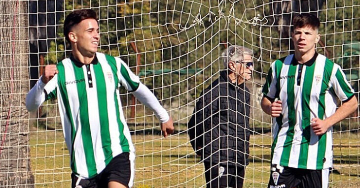 Los jugadores del Córdoba B celebrando uno de sus goles a Los Barrios. Foto: CCF