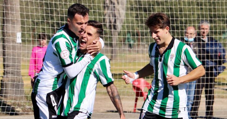 Los jóvenes jugadores cordobesistas celebrando uno de sus tantos. Foto: CCF