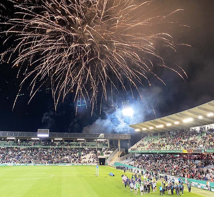 Los fuegos artificiales con los que se celebró el título de la Copa RFEF.