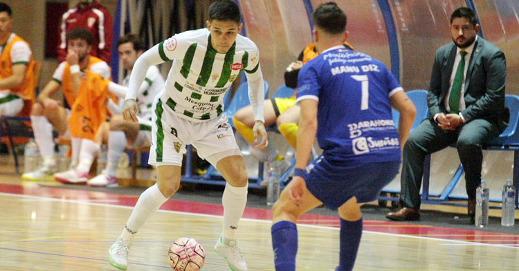 Álex Viana en un lance del encuentro del sábado. Foto: Córdoba Futsal